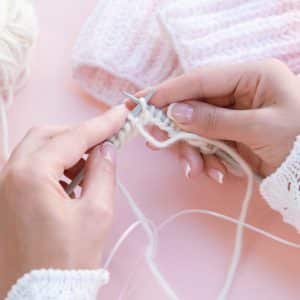 Tricoter la dentelle et suivre un diagramme réalisation d’un châle